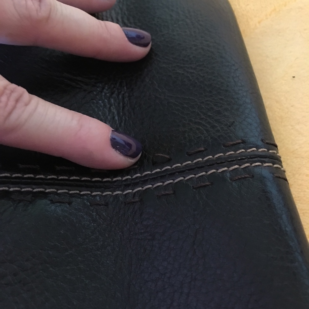 ✨HOST PICK✨ Fossil black leather purse - Picture 8 of 9